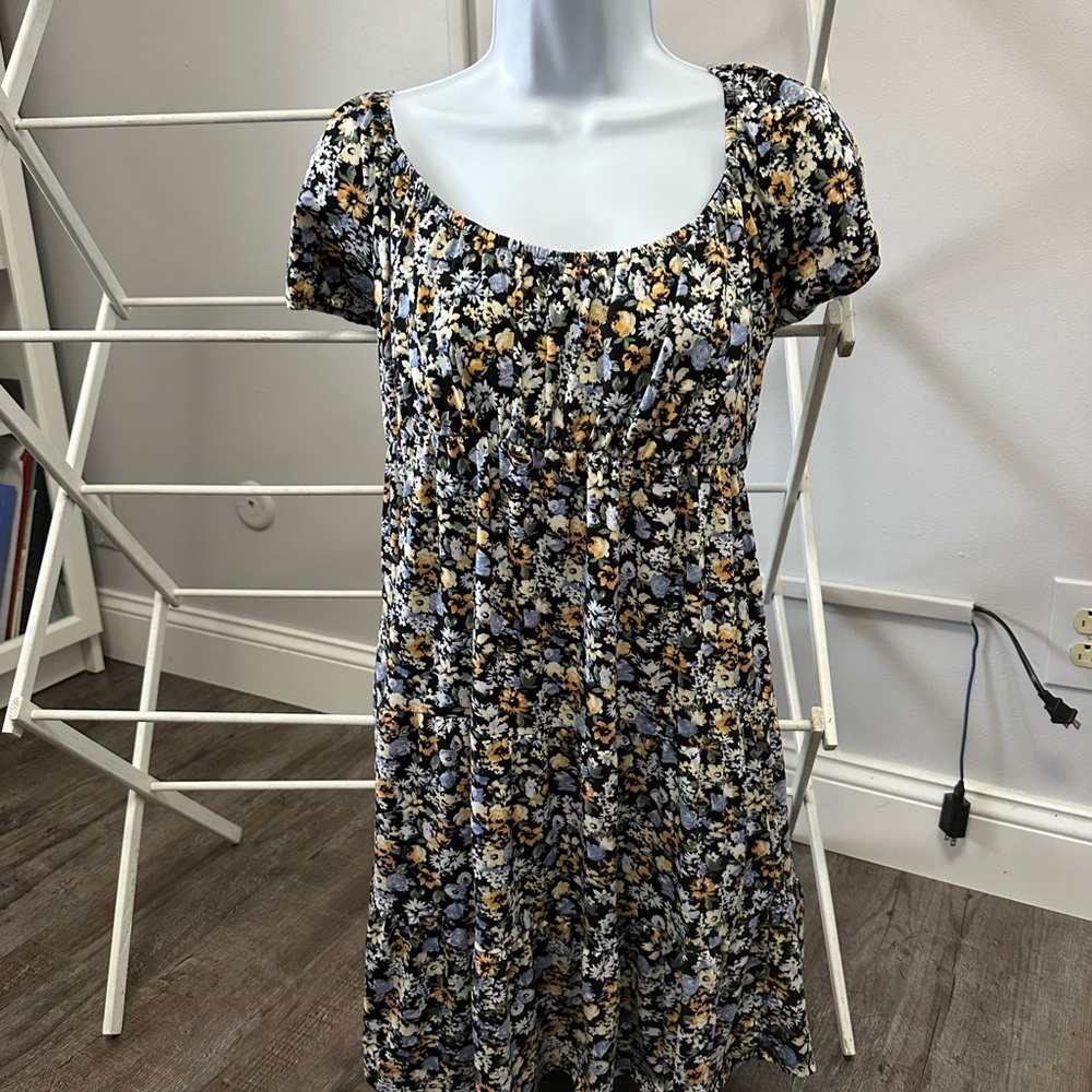 Floral Black and Yellow Dress Abercrombie & Fitch Medium